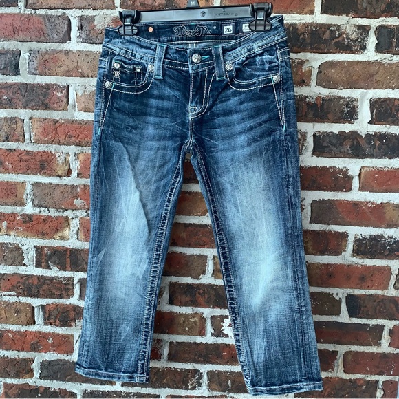 Miss Me Signature Cuffed Capri Floral Pocket Desgin - Picture 1 of 11